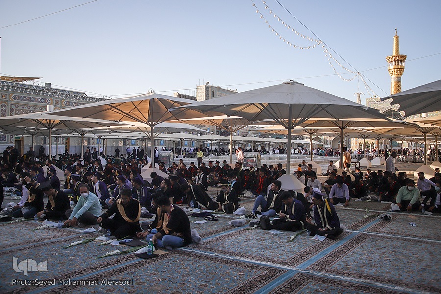 جشن فارغ‌التحصیلی دانشجویان پزشکی در حرم رضوی