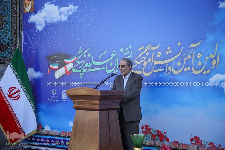 جشن فارغ‌التحصیلی دانشجویان پزشکی در حرم رضوی