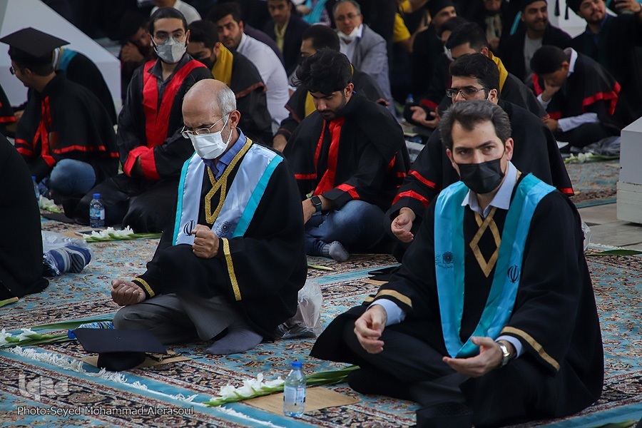 جشن فارغ‌التحصیلی دانشجویان پزشکی در حرم رضوی