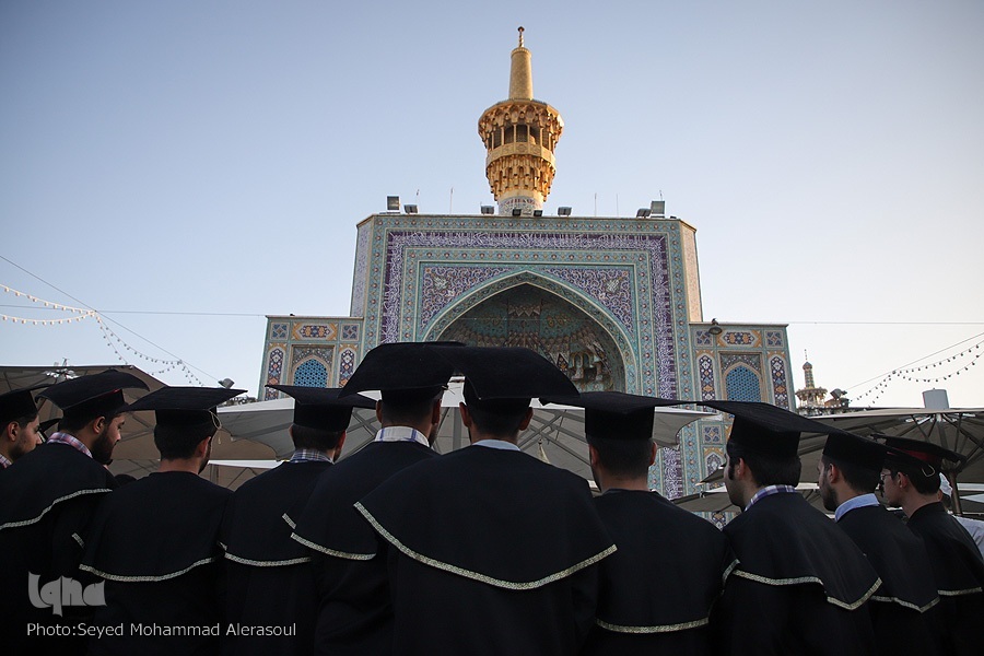 جشن فارغ‌التحصیلی دانشجویان پزشکی در حرم رضوی