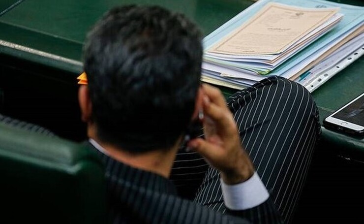 2 نفر از نمایندگان مجلس پس از اعمال فشارهای متعدد به فاطمی‌امین و به نتیجه نرسیدن، به تازگی در قالب پیامکی تهدیدآمیز، با وی اتمام حجت کرده‌اند که باید گزینه آنها در شرکت صنعتی و معدنی چادرملو به عنوان مدیر منصوب شود‌.
