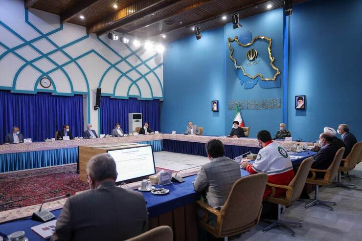 رئیس‌جمهور با قدردانی از تلاش و از جان گذشتگی پزشکان، پرستاران و سایر اعضای کادر درمان، وضعیت امروز کرونا در کشور را که آمار بیماران و فوتی‌ها به شدت کاهش یافته، مرهون تلاش‌های آنان دانست.