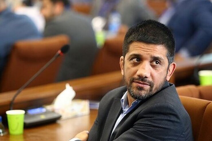 پولادگر و علیرضا دبیر در مجمع فدراسیون کشتی با یکدیگر به بحث و مشاجره لفظی پرداختند.
