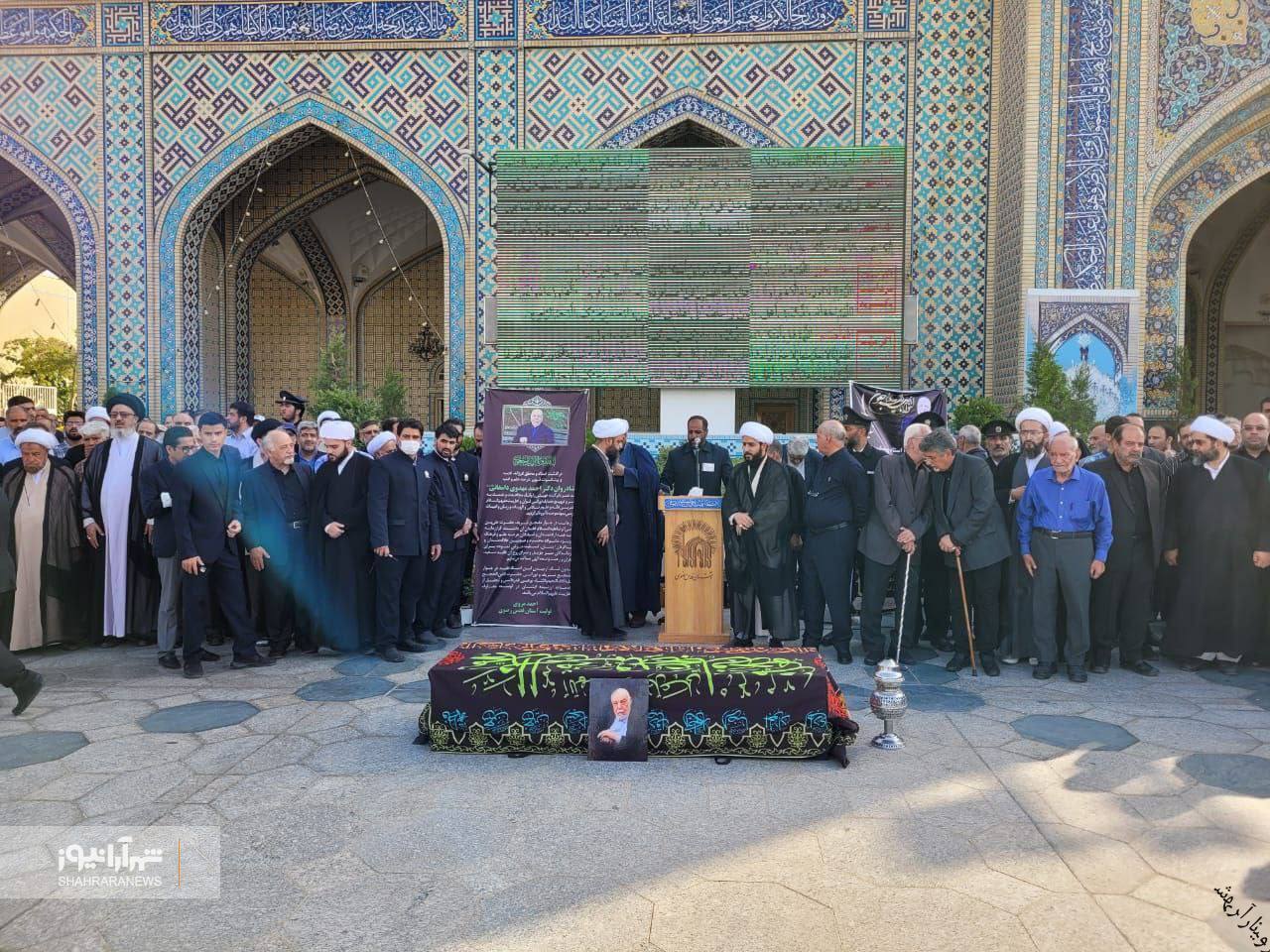پیکر دکتر مهدوی دامغانی در حرم مطهر رضوی تشییع و به خاک سپرده شد + فیلم و تصاویر