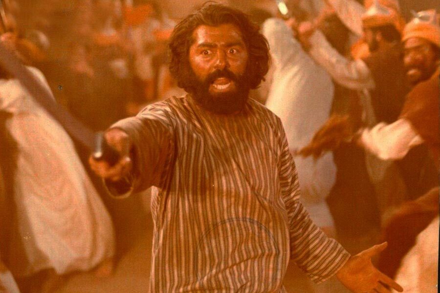 نگاهی به سریالها و فیلمهای سینمایی عاشورایی نگاهی به سریالها و فیلمهای سینمایی عاشورایی