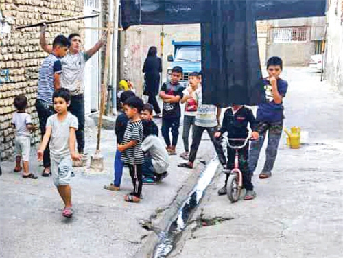 طفلان سیس آباد در عزای امام حسین (ع) طفلان سیس آباد در عزای امام حسین (ع)