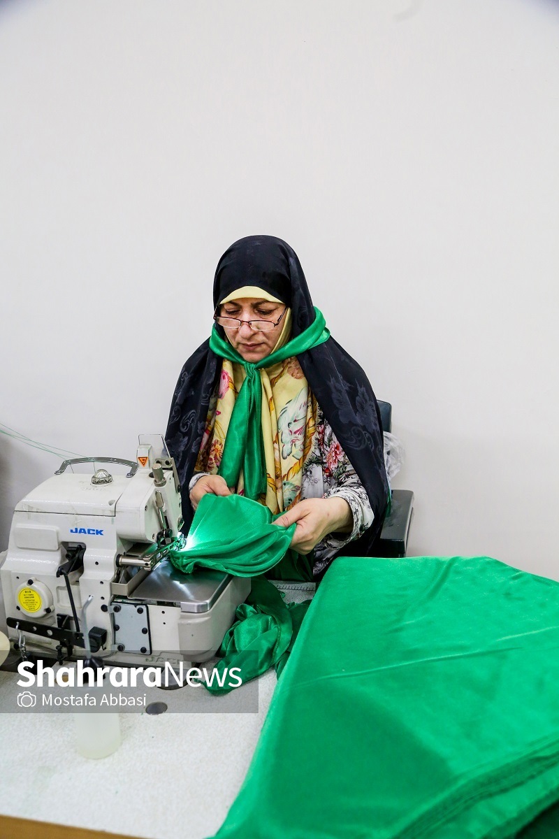 روایت لباسهایی که در ایام محرم با ارادت و حاجت دوخته میشوند روایت لباسهایی که در ایام محرم با ارادت و حاجت دوخته میشوند