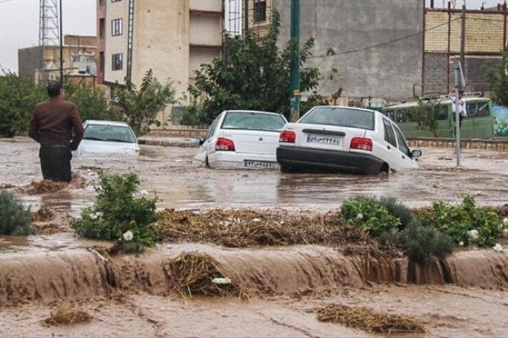 معاون عملیات سازمان امداد و نجات جمعیت هلال احمر گفت: عملیات جست‌وجو در مناطقی از استان تهران، لرستان و خوزستان همچنان ادامه دارد. در حال حاضر پنج نفر دیگر مفقود هستند که عملیات برای پیدا شدن این افراد ادامه دارد.