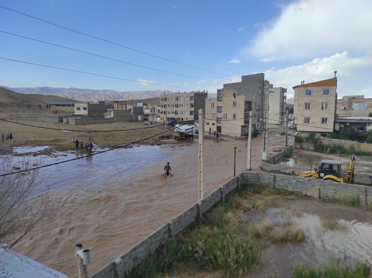 جاری شدن سیل در برخی مناطق فیروزکوه + فیلم جاری شدن سیل در برخی مناطق فیروزکوه + فیلم