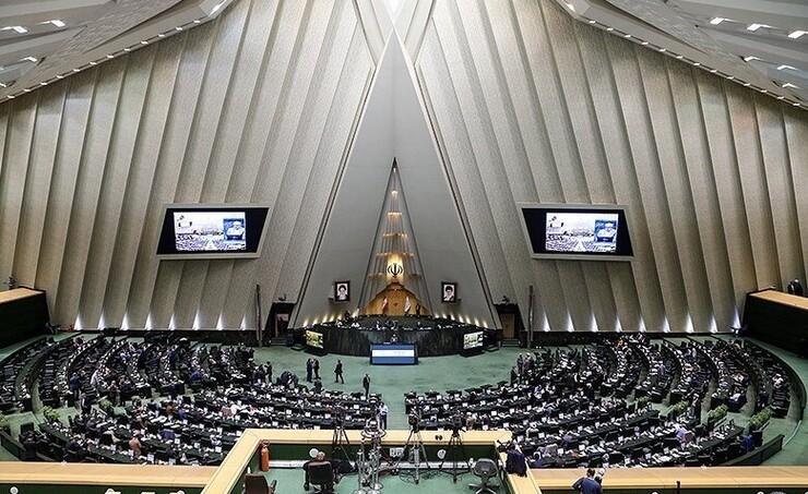 رئیس مجلس شورای اسلامی در پاسخ به تذکر یکی از نمایندگان درخصوص اینکه نمایندگان هنگام بررسی طرح‌ها و لوایح اطلاعات کافی در اختیار ندارند، گفت: اطلاعات مربوط به دستور کار جلسات چهارشنبه هر هفته برای دسترسی نمایندگان بارگذاری می‌شود.