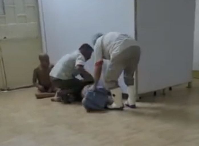 رفتار خشن با معلولان ذهنی در اهواز + عکس رفتار خشن با معلولان ذهنی در اهواز + عکس