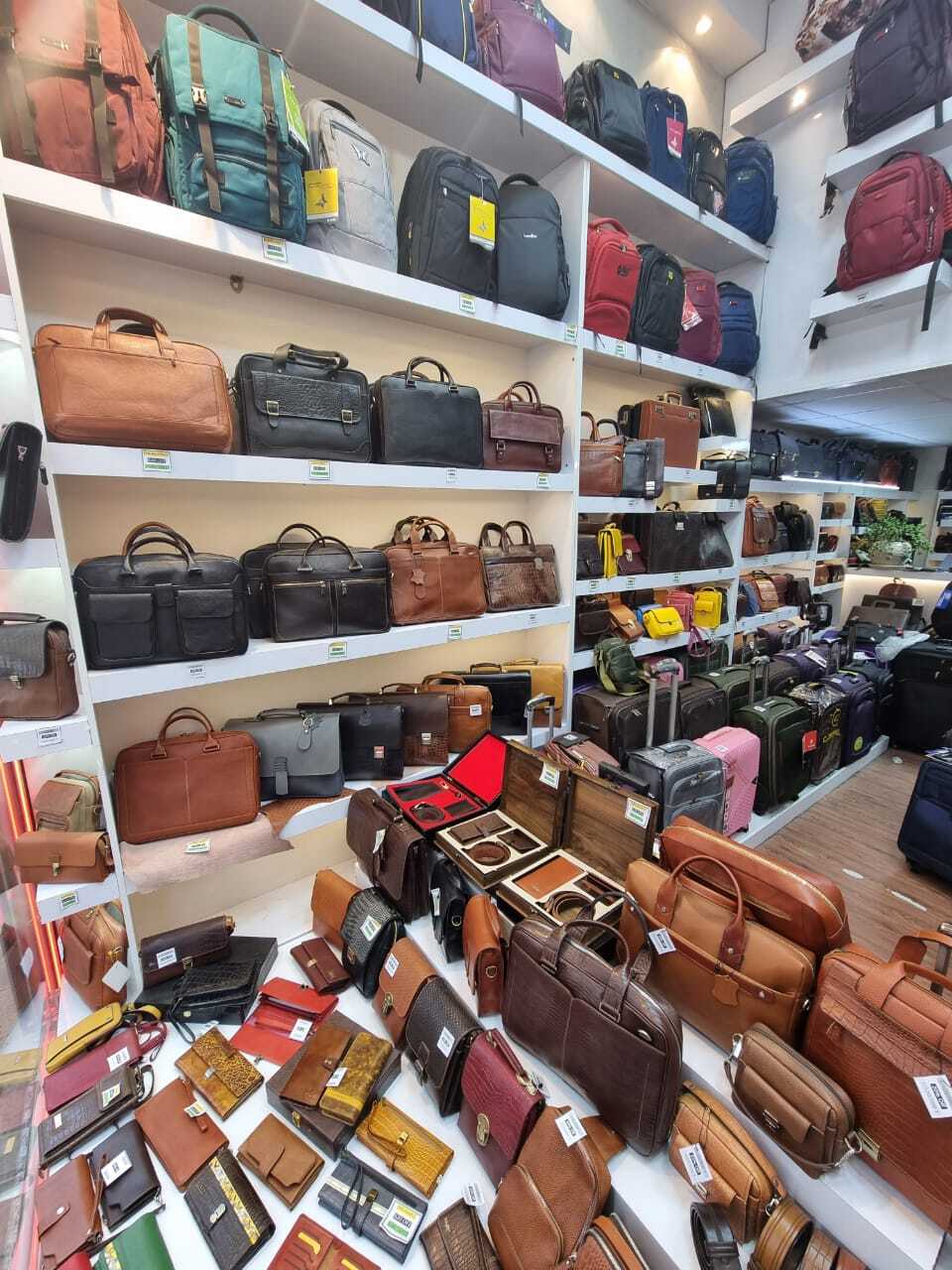 فرهاد چرم ؛ بهترین مرجع خرید چمدان ، کوله پشتی و انواع محصولات چرمی