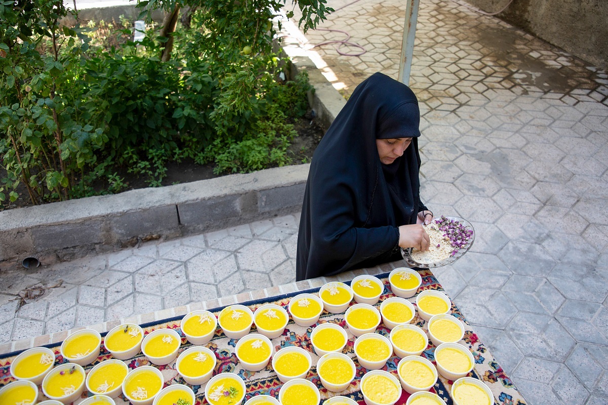 برشی کوتاه از مراسم زنانه در ایام ماه محرم در گوشه و کنار شهر برشی کوتاه از مراسم زنانه در ایام ماه محرم در گوشه و کنار شهر