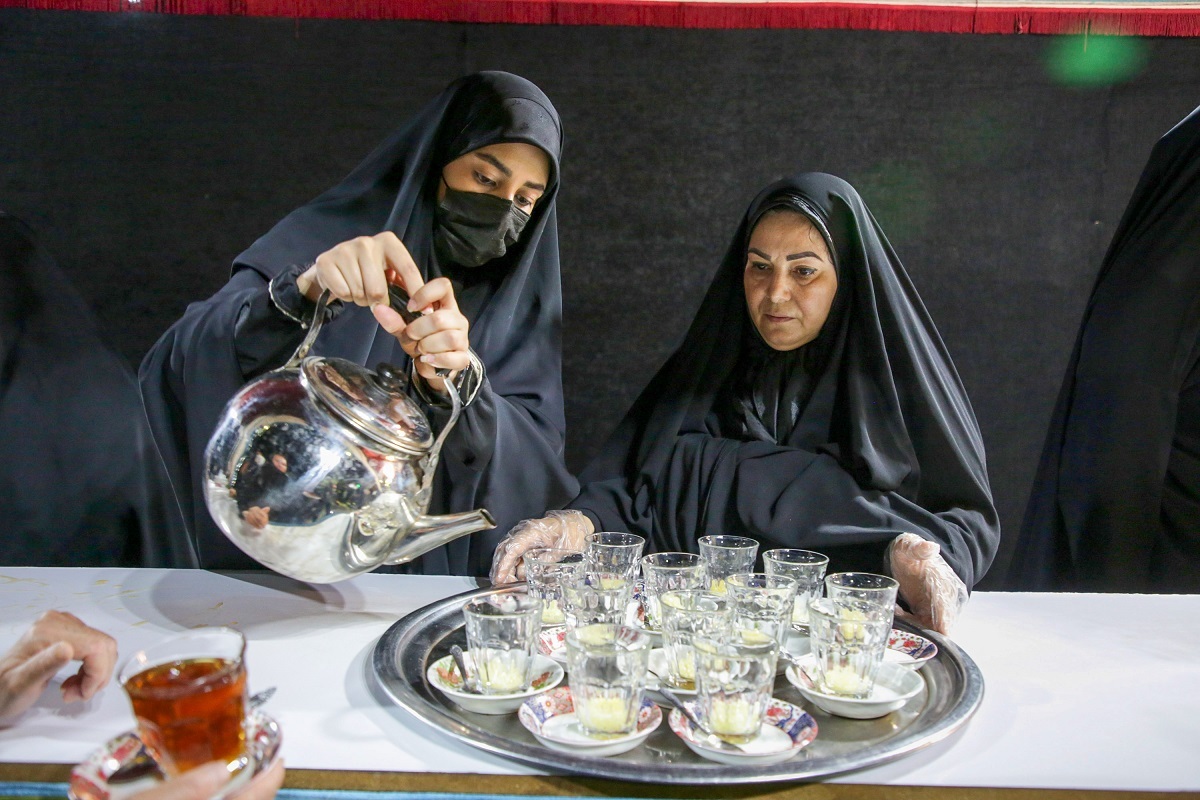 برشی کوتاه از مراسم زنانه در ایام ماه محرم در گوشه و کنار شهر برشی کوتاه از مراسم زنانه در ایام ماه محرم در گوشه و کنار شهر