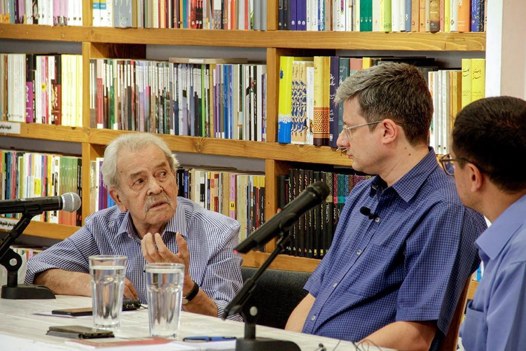 نشست تخصصی ادبیات روسیه در کافه کتاب آفتاب مشهد برگزار شد نشست تخصصی ادبیات روسیه در کافه کتاب آفتاب مشهد برگزار شد