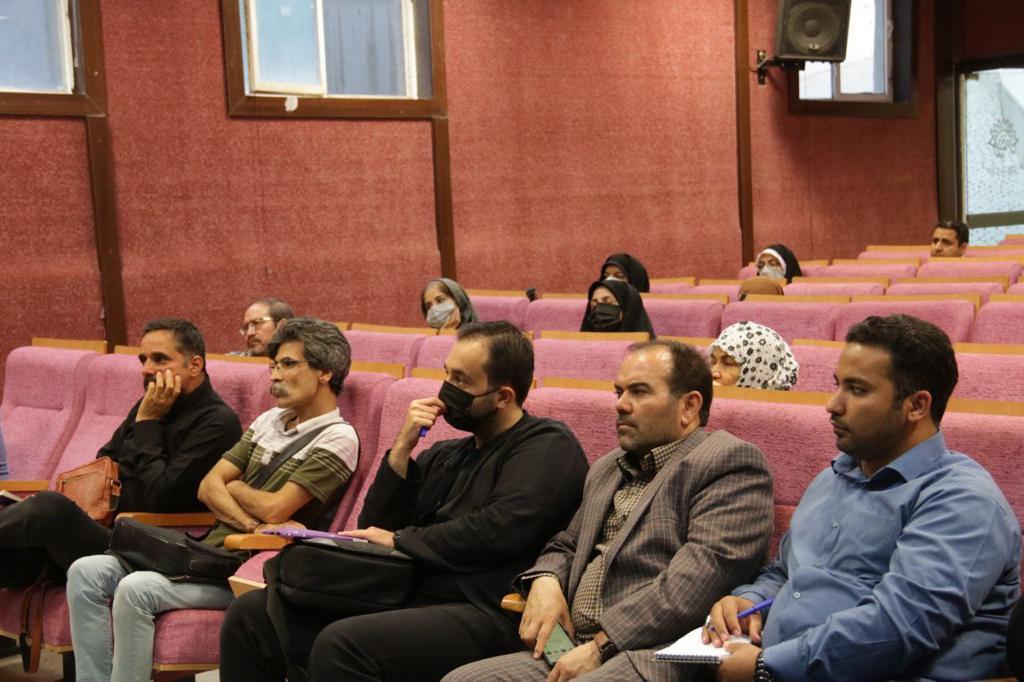 نشست نقد و بررسی مجموعه غزل «دقایق» برگزار شد نشست نقد و بررسی مجموعه غزل «دقایق» برگزار شد