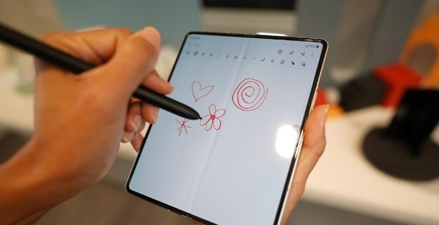 ۸ دلیل که برتری اندروید نسبت به آیفون را اثبات میکند ۸ دلیل که برتری اندروید نسبت به آیفون را اثبات میکند