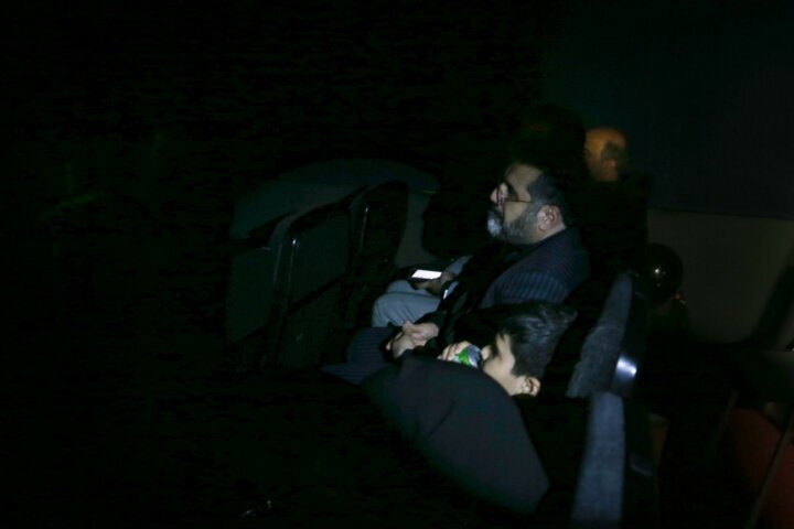 وزیر ارشاد به تماشای «پسر دلفینی» نشست+ عکس وزیر ارشاد به تماشای «پسر دلفینی» نشست+ عکس