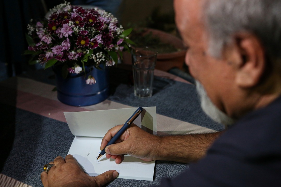 «خدا خیرت دهد ای زیبا رو» محمدباقر کلاهی اهری رونمایی شد. «خدا خیرت دهد ای زیبا رو» محمدباقر کلاهی اهری رونمایی شد.