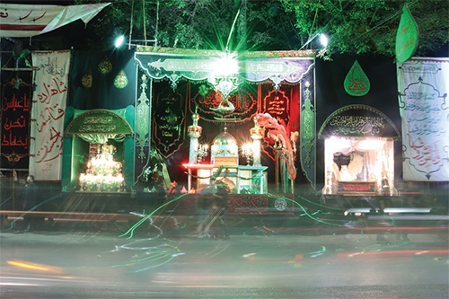 قدمتان سرچشم قدمتان سرچشم