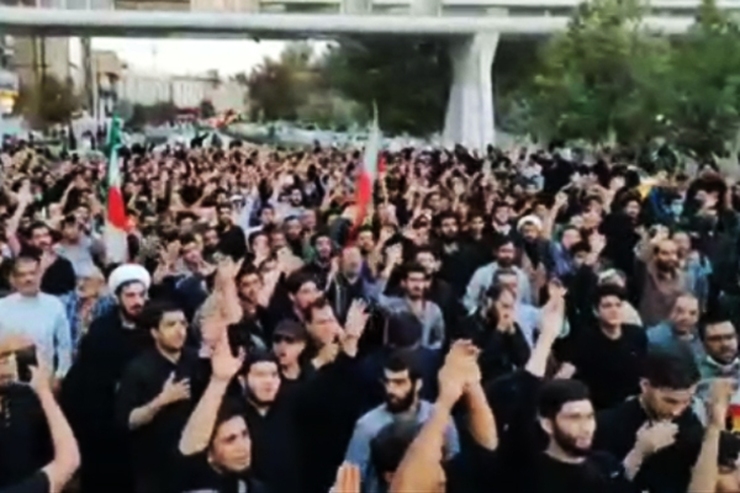 تجمع اعتراضی مردم مشهد به حرمت شکنی‌های شب گذشته برگزار شد + فیلم (۳۱ شهریور ۱۴۰۱)
