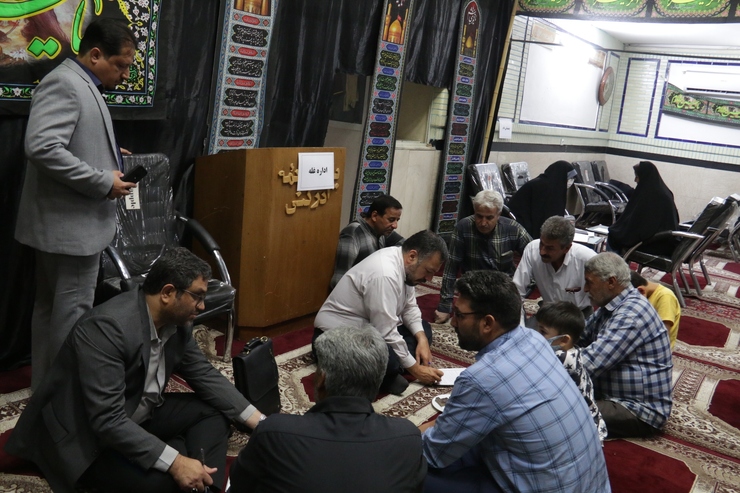 در ادامه سلسله نشست‌های «میز خدمت» که به مناسبت هفته دولت در مساجد شهر مشهد برپاست، این بار مسجد جوادالائمه (ع) واقع در توس ۸۱ میزبان ادارات جهاد کشاورزی، شهرداری منطقه ۲، کمیته امداد، اداره غله، تعزیرات و پشتیبانی دام است تا شهروندان از نزدیک بتوانند خواسته‌های خود را مطرح کنند.