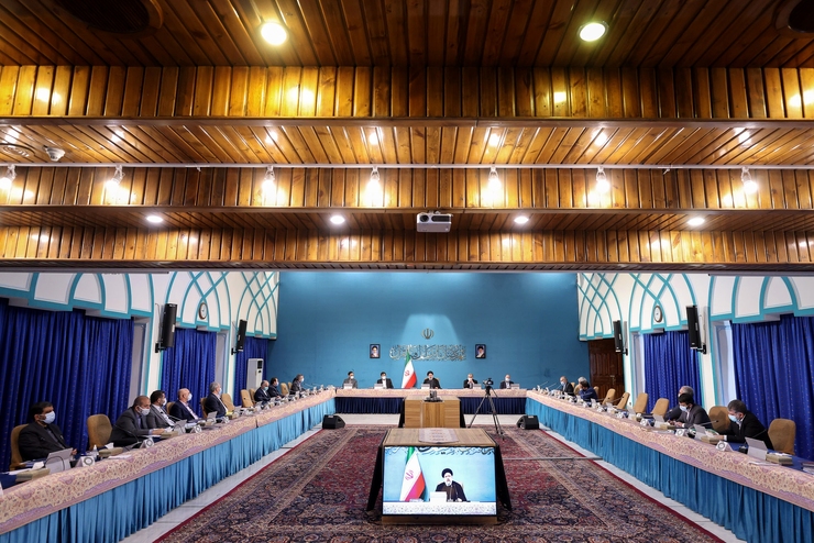 سخنگوی دولت گفت: دولت هیچ تصمیمی برای تغییر در کابینه ندارد و وزرای اقتصادی دولت تغییر نمی‌کند.