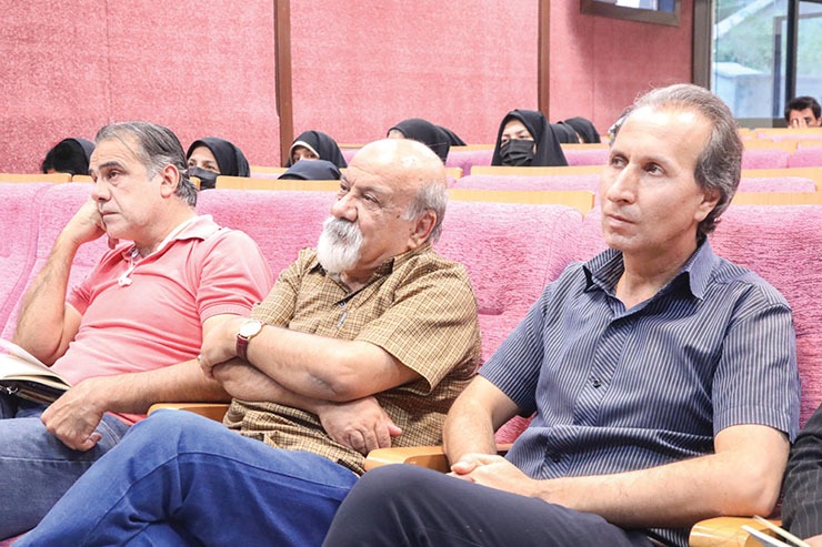 نقد و بررسی کتاب «آب تا زانوی مترسک» برگزار شد نقد و بررسی کتاب «آب تا زانوی مترسک» برگزار شد