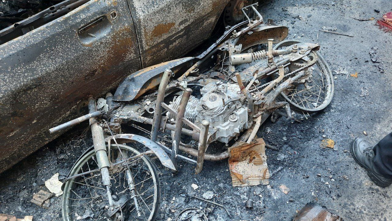 آتش سوزی مهیب منزلی مسکونی در مشهد توسط آتش‌نشانان مهار شد + عکس