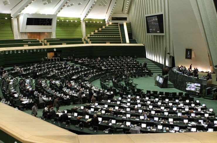 نایب رئیس مجلس شورای اسلامی با به صدا درآوردن زنگ پایان جلسه علنی امروز مجلس اعلام کرد که مجلس در دو هفته آتی جلسه علنی ندارد.