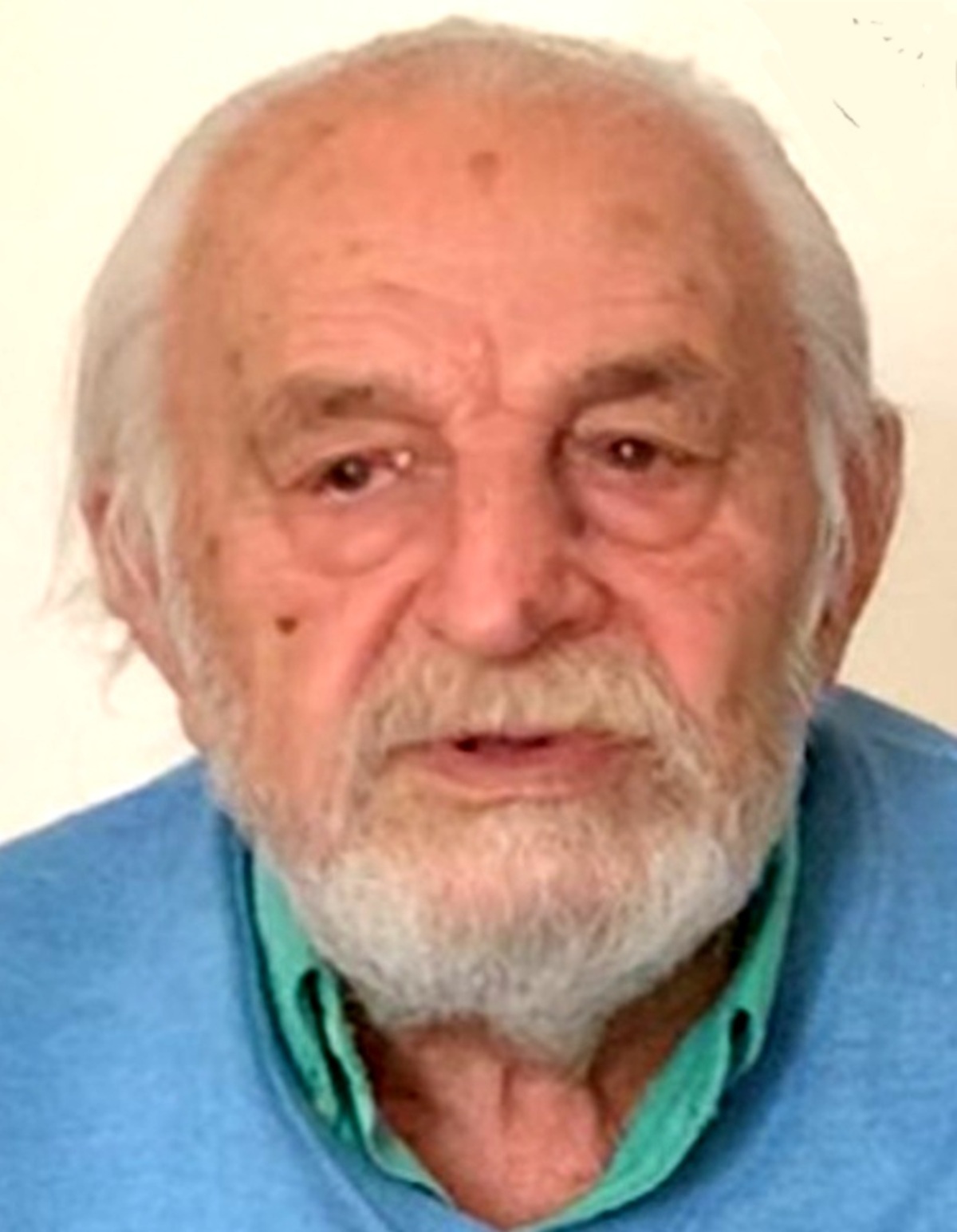 درباره حسین سرافراز که ۲۰ نشریه را سردبیری کرد | حسین سردبیر؛ قلمی مردی، چون سرو خراسان درباره حسین سرافراز که ۲۰ نشریه را سردبیری کرد | حسین سردبیر؛ قلمی مردی، چون سرو خراسان