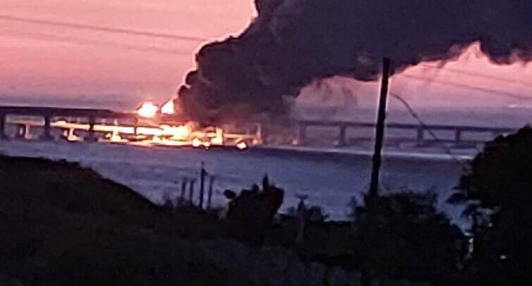 پل کریمه آتش گرفت+ فیلم و جزئیات پل کریمه آتش گرفت+ فیلم و جزئیات