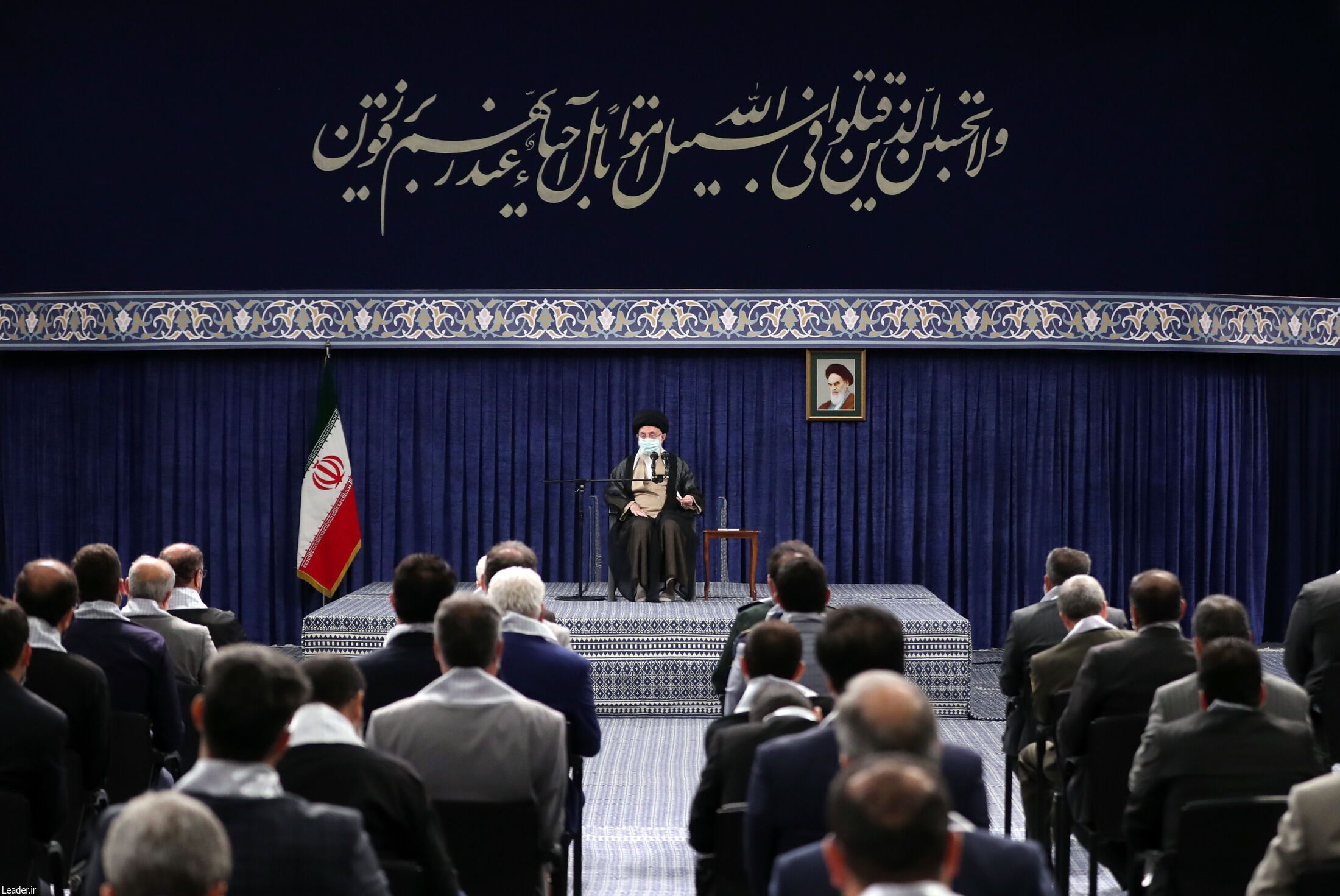 رهبر انقلاب: ورزشکاران با مراقبت از رفتارشان در میدان و خارج از آن شرف خود و کشور را حفظ کنند| مسابقه ندادن ورزشکاران ما با صهیونیست‌ها یک پیروزی است