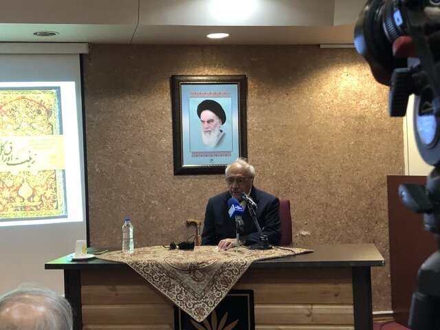 مراسم رونمایی از نسخۀ خطی نفیس دیوان حافظ  برگزار شد | چرا تناقض در شعر حافظ زیاد است؟