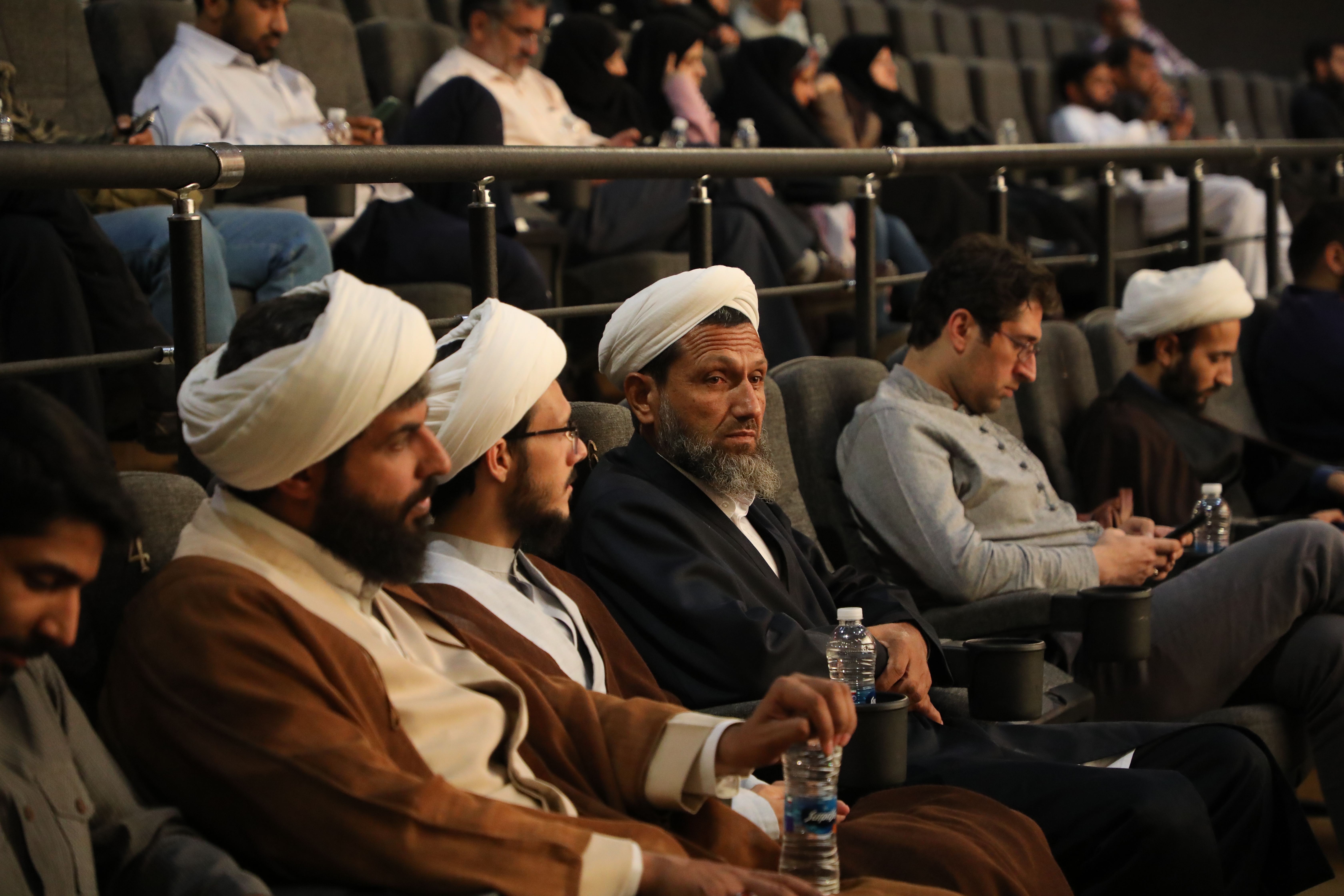 رونمایی از مستند «ردیههای تکفیر» در سینما هویزه مشهد رونمایی از مستند «ردیههای تکفیر» در سینما هویزه مشهد