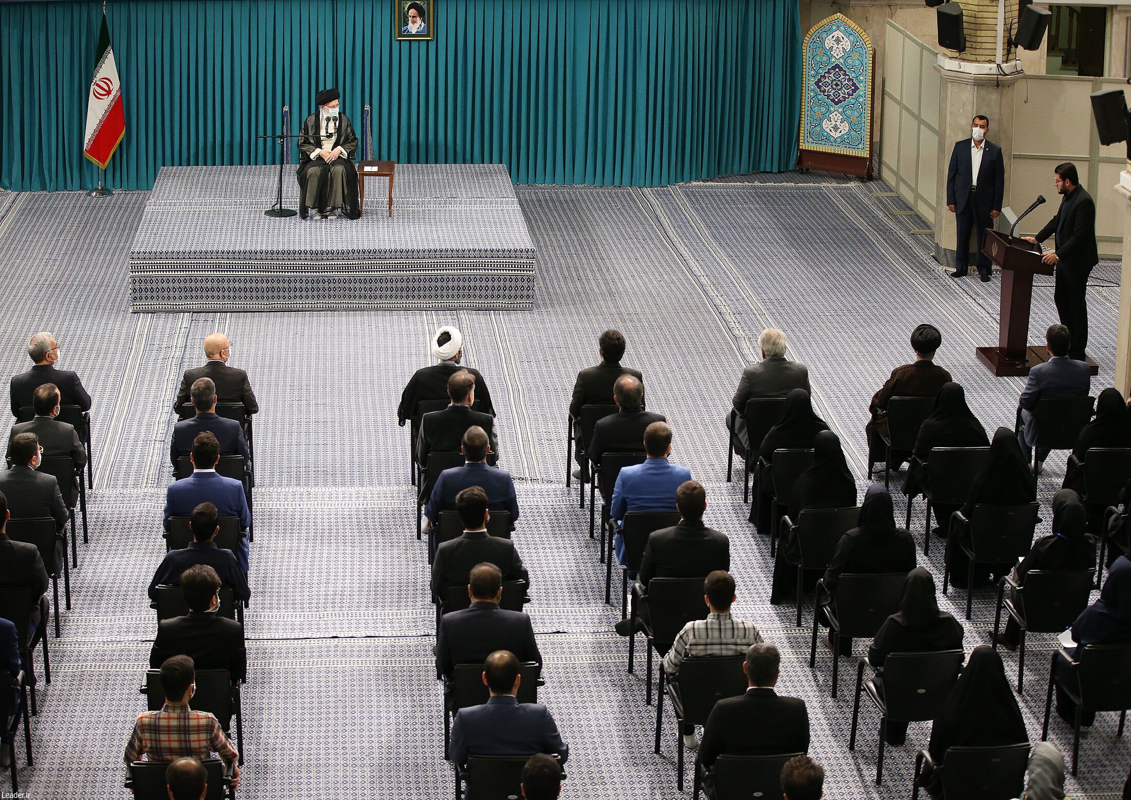 رهبر انقلاب: دانشگاه جلوی سلطه دشمن را می‌گیرد| جوانان نخبه هر کجا که باشند، امید خلق می‌کنند