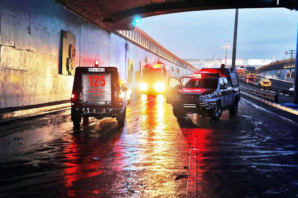 تصادف زنجیره ای زیر پل میدان جهاد مشهد + تصاویر