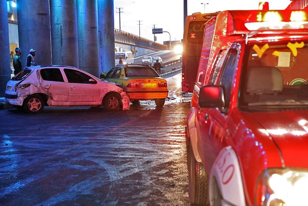 تصادف زنجیره ای زیر پل میدان جهاد مشهد + تصاویر