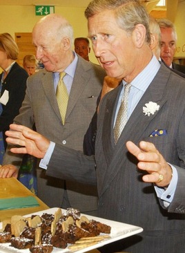 پادشاه جدید انگلیس، ۸ عادت و علاقه عجیب و جالب دارد