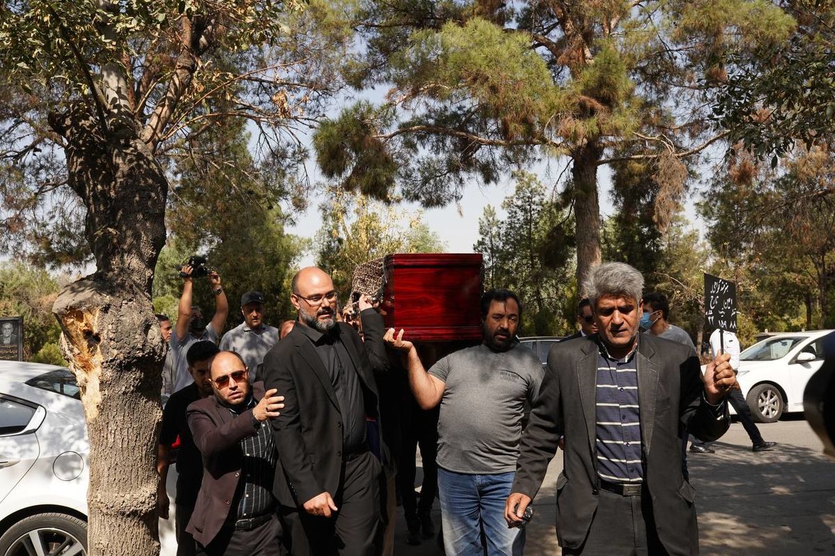 پیکر امین تارخ در بهشت زهرا آرام گرفت پیکر امین تارخ در بهشت زهرا آرام گرفت