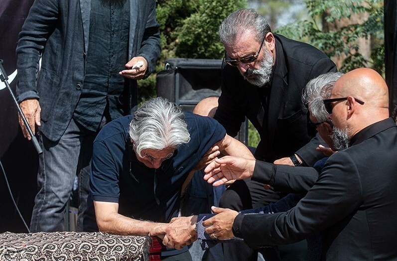 پیکر امین تارخ در بهشت زهرا آرام گرفت پیکر امین تارخ در بهشت زهرا آرام گرفت