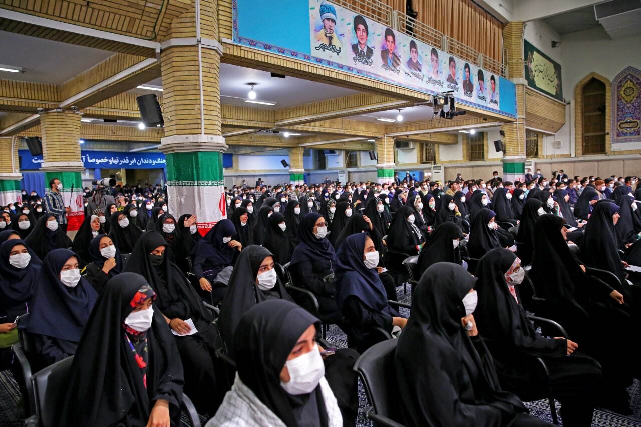 دیدار جمعی از دانشآموزان سراسر کشور با رهبر انقلاب دیدار جمعی از دانشآموزان سراسر کشور با رهبر انقلاب