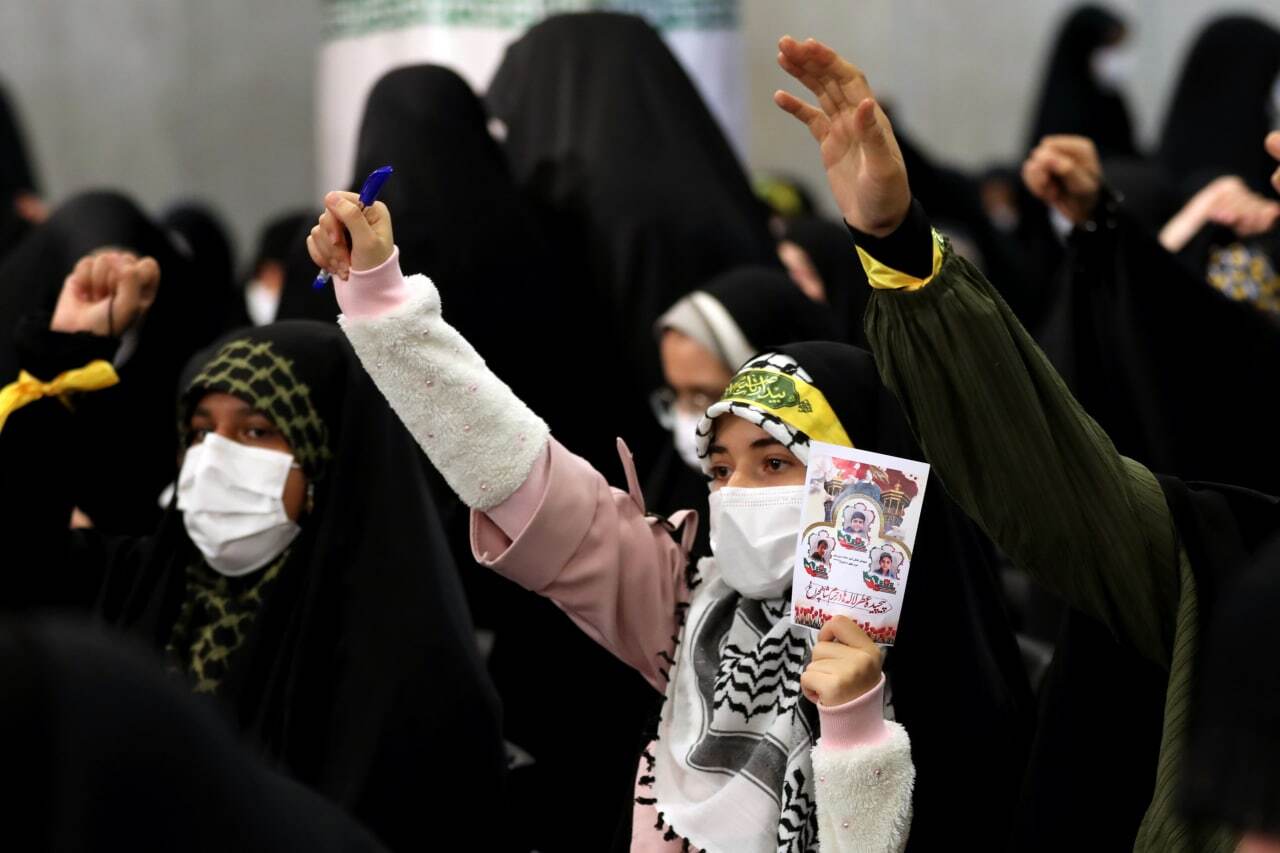 دیدار جمعی از دانشآموزان سراسر کشور با رهبر انقلاب دیدار جمعی از دانشآموزان سراسر کشور با رهبر انقلاب