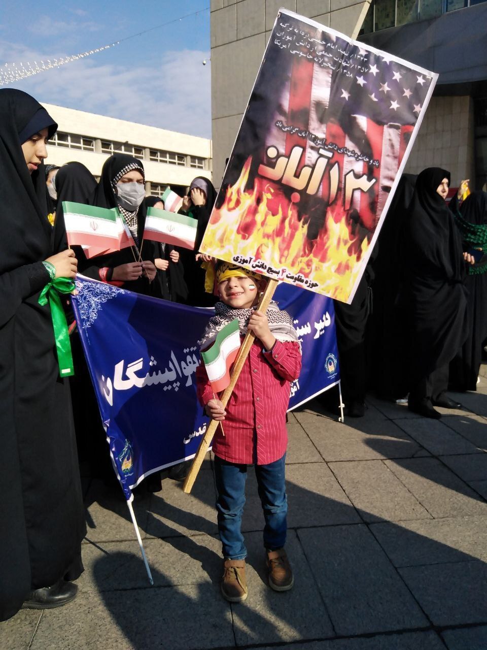 حماسه ۱۳ آبان ملت ایران در مقابل آشوبگران| دهه هشتادی و نودیها یکپارچه در حمایت از «ایرانِ قوی» به خیابانها آمدند+ فیلم و عکس حماسه ۱۳ آبان ملت ایران در مقابل آشوبگران| دهه هشتادی و نودیها یکپارچه در حمایت از «ایرانِ قوی» به خیابانها آمدند+ فیلم و عکس