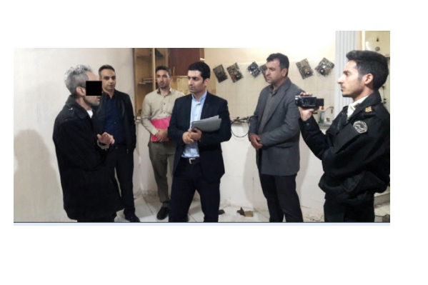 متهم: او را با تیغ موکت بری کُشتم و با کمان اره مُثله کردم متهم: او را با تیغ موکت بری کُشتم و با کمان اره مُثله کردم