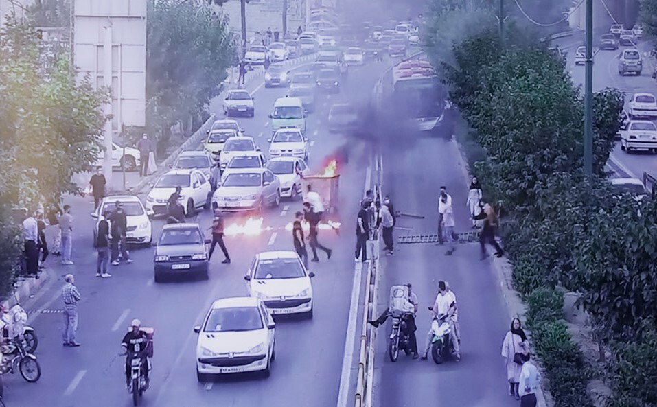 دادگاه رسیدگی به اتهامات اغتشاشگران اتوبان اشرفی‌اصفهانی تهران| متهم: فیلم اغتشاشات را به خارج کشور ارسال‌ می‌کردم