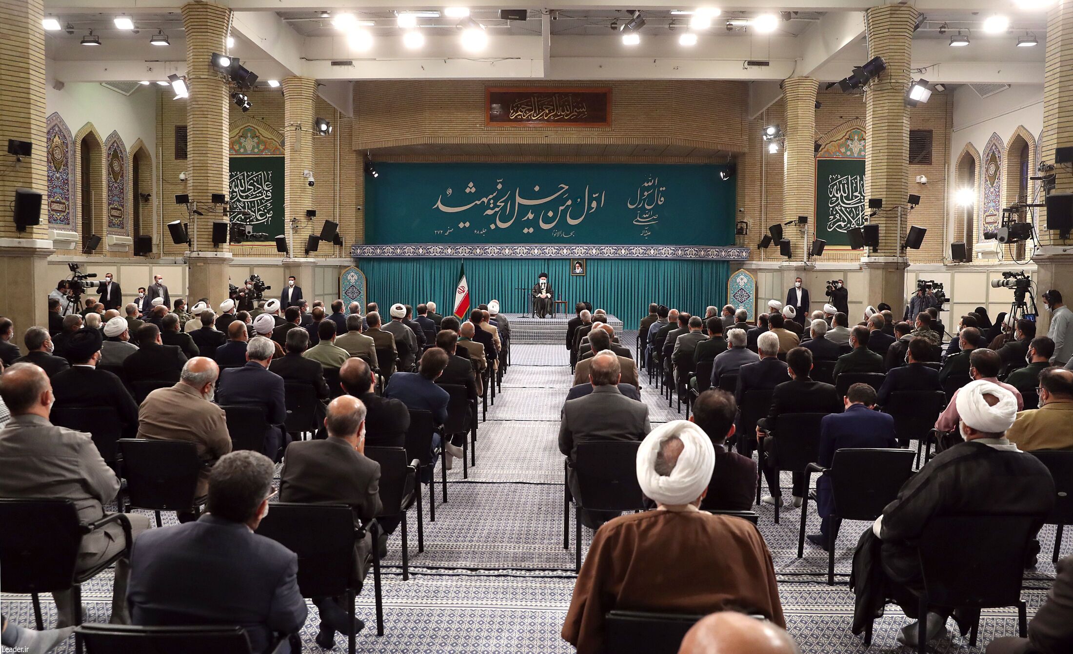 رهبر انقلاب: با زبان هنر یاد و پیام شهیدان را بیان کنید| شهیدِ امنیت جان خود را برای آسایش مردم فدا میکند+ فیلم و عکس رهبر انقلاب: با زبان هنر یاد و پیام شهیدان را بیان کنید| شهیدِ امنیت جان خود را برای آسایش مردم فدا میکند+ فیلم و عکس