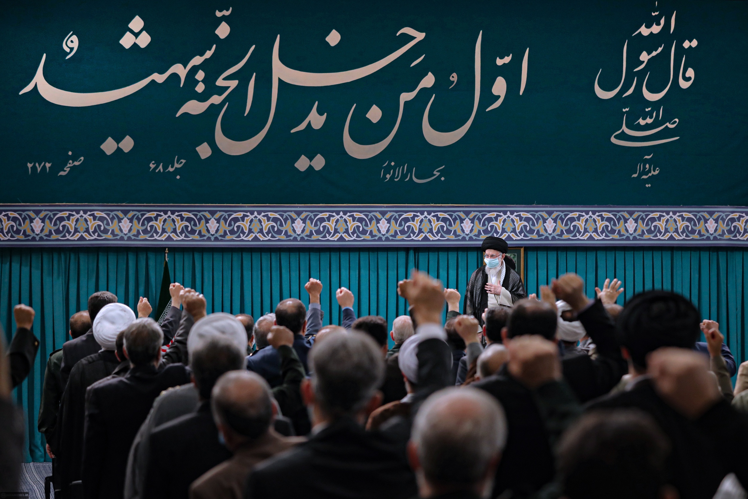 رهبر انقلاب: با زبان هنر یاد و پیام شهیدان را بیان کنید| شهیدِ امنیت جان خود را برای آسایش مردم فدا میکند+ فیلم و عکس رهبر انقلاب: با زبان هنر یاد و پیام شهیدان را بیان کنید| شهیدِ امنیت جان خود را برای آسایش مردم فدا میکند+ فیلم و عکس
