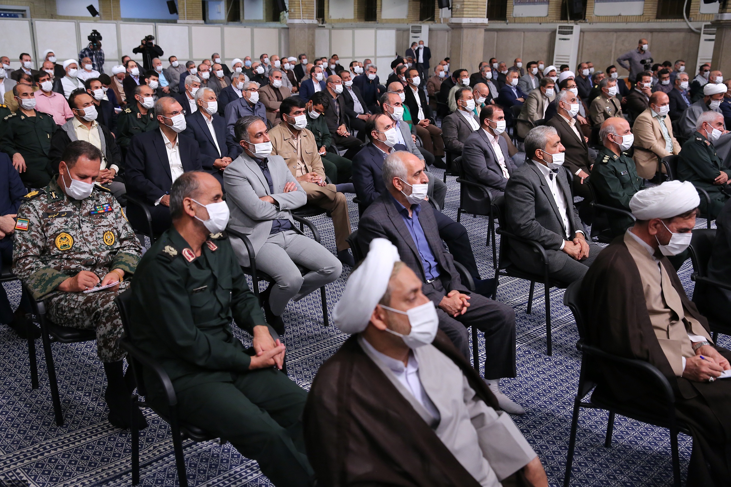 رهبر انقلاب: با زبان هنر یاد و پیام شهیدان را بیان کنید| شهیدِ امنیت جان خود را برای آسایش مردم فدا میکند+ فیلم و عکس رهبر انقلاب: با زبان هنر یاد و پیام شهیدان را بیان کنید| شهیدِ امنیت جان خود را برای آسایش مردم فدا میکند+ فیلم و عکس