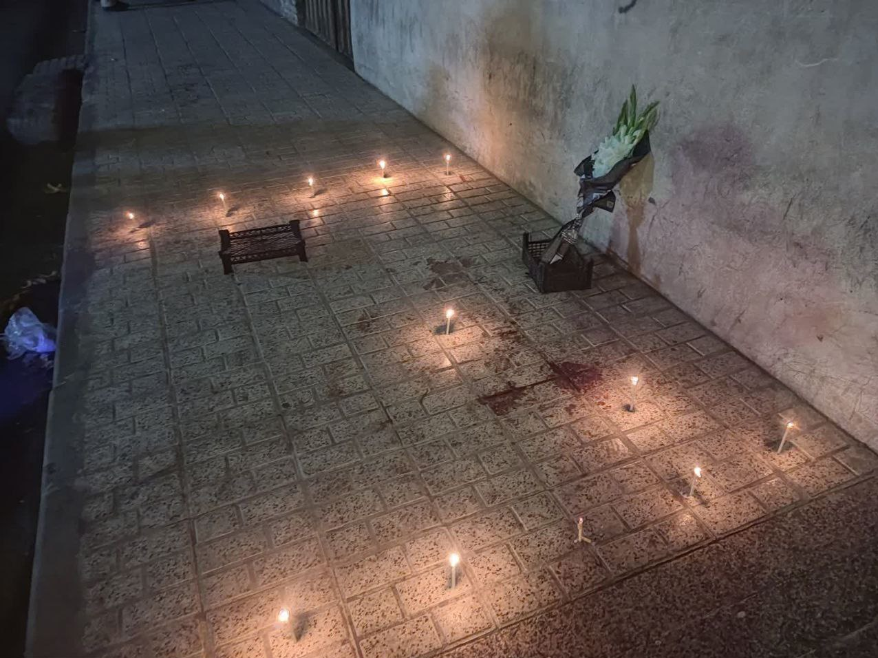 مردم مشهد در محل شهادت ۲ جوان بسیجی شمع روشن کردند+ تصاویر